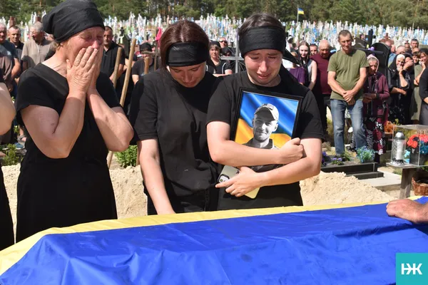 Замість весільного – коровай на похороні: на Волині попрощалися з воїном Володимиром Черевком (фото, відео)