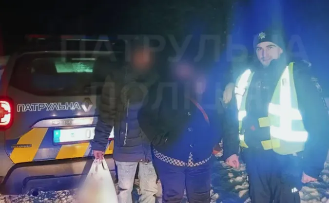 Не змогли виїхати за кордон і застрягли вночі: на Волині врятували від холоду подружжя (відео)