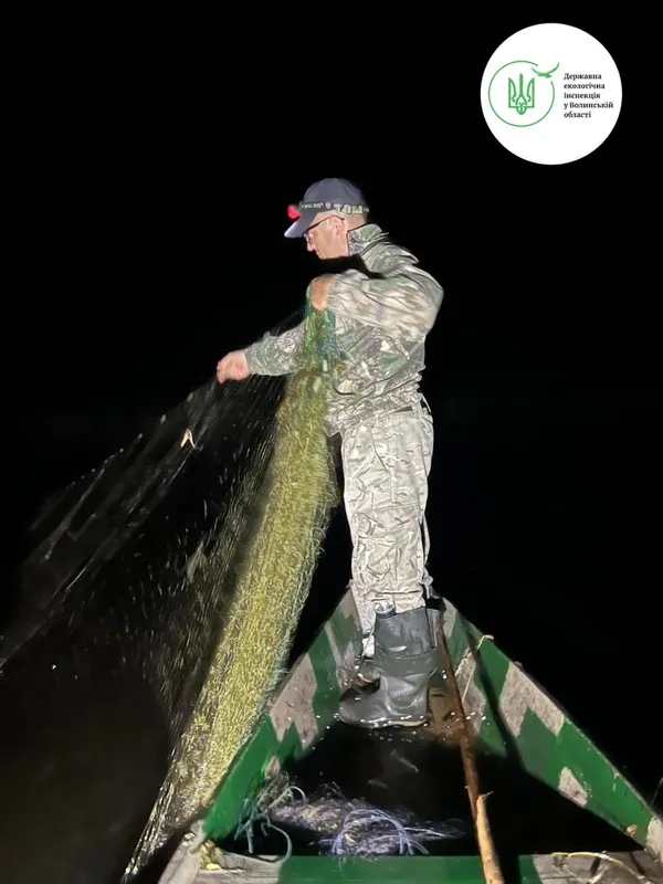 На заповідному озері на Волині виявили браконьєра: збитки – майже 150 тисяч гривень (фото)