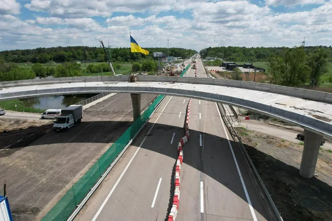 На Житомирській трасі відкрили рух для вантажівок (фото, відео)