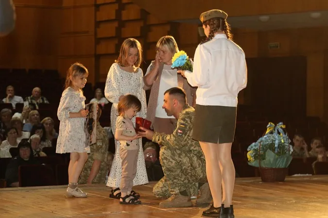 На Волині рідним загиблих воїнів з «князівської» бригади вручили відзнаки «Навіки в строю» (фото)