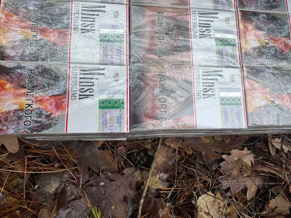Куля з білоруськими цигарками не долетіла: на Волині зірвали повітряну контрабанду (фото)