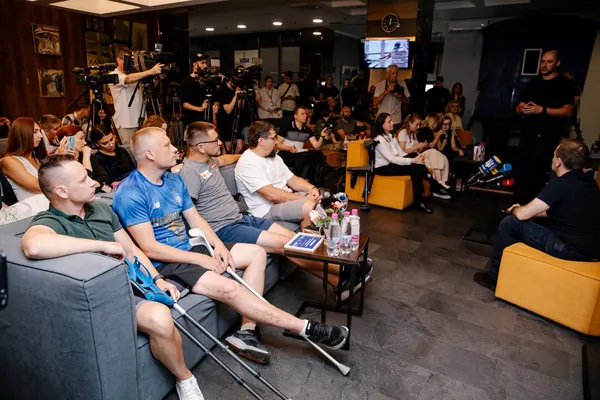 Ветеран з Волині став одним із перших пасажирів безбар'єрного вагона «Укрзалізниці» (фото)