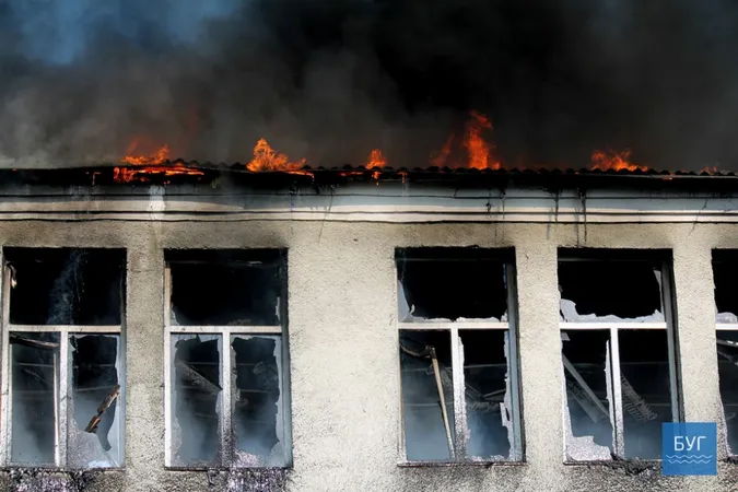 Повідомили деталі пожежі на швейній фабриці у Володимирі (фото)