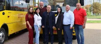 Громадам Волині передали чергову партію нових шкільних автобусів (фото)