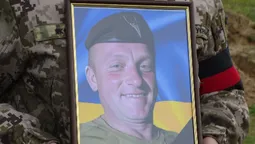 Громада у скорботі: на Волині попрощалися із воїном Юрієм Патієм (фото)