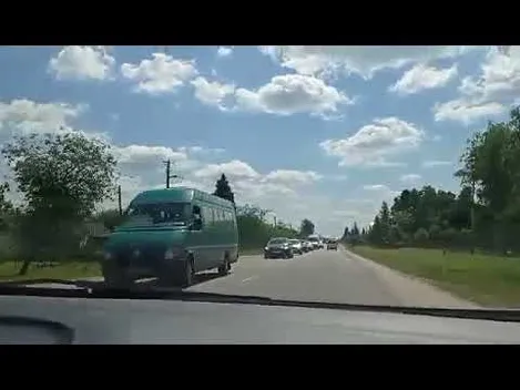 На вихідні – на Світязь: у Любомлі – довжелезна автотягучка (фото, відео)