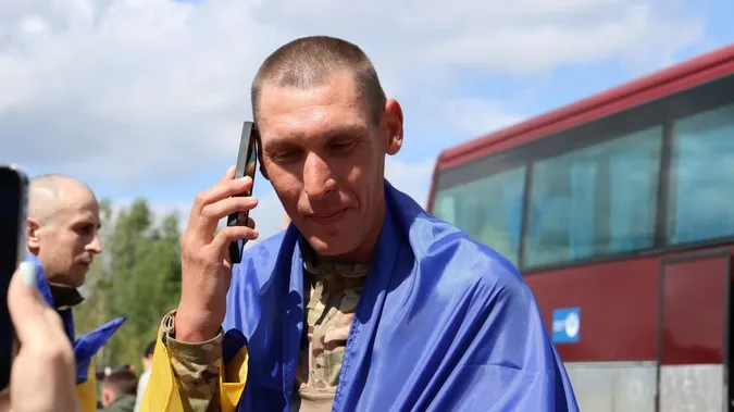 Обмін полоненими: в Україну повернулися 103 українські воїни (фото)