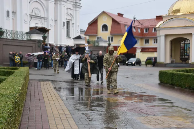 У Луцьку попрощались з Героєм Віталієм Назарчуком (фото)