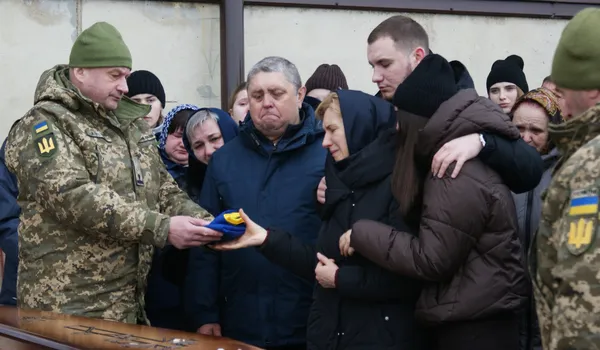 «Віддав своє життя і завдяки йому всі вціліли»: у Рожищі провели в останню путь Анатолія Репша (фото)