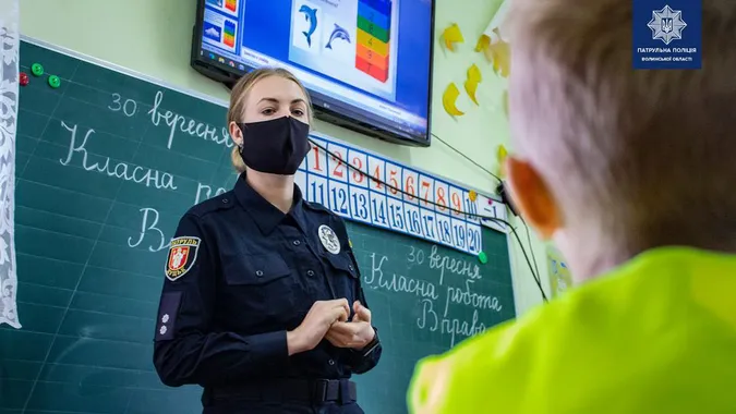 На Волині школярам подарували світловідбивні елементи (фото)