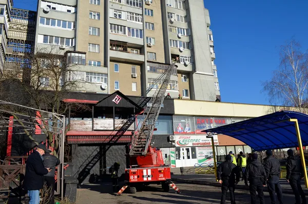Гори мотлоху: показали фото згорілої квартири в Луцьку