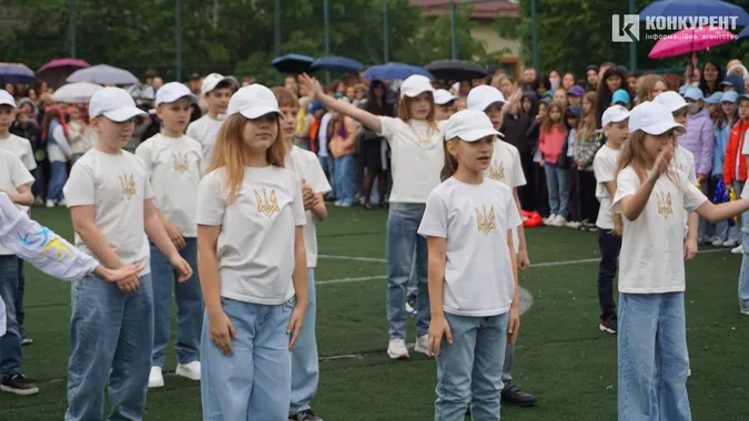 Останній дзвоник у Луцькому ліцеї №9: як це було (фото)