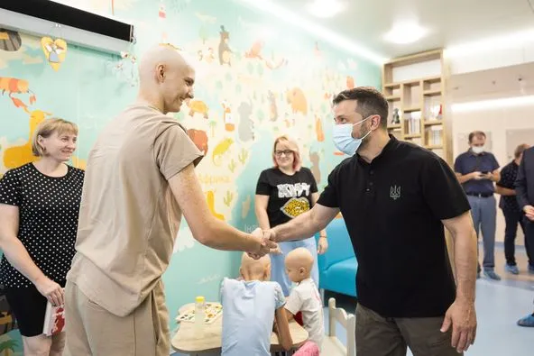 Володимир та Олена Зеленські відвідали лікарню «Охматдит» (фото)