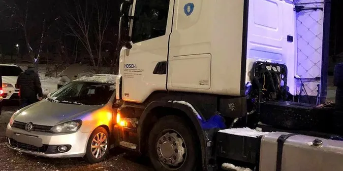 У Луцьку вантажівка протаранила легковик (фото)