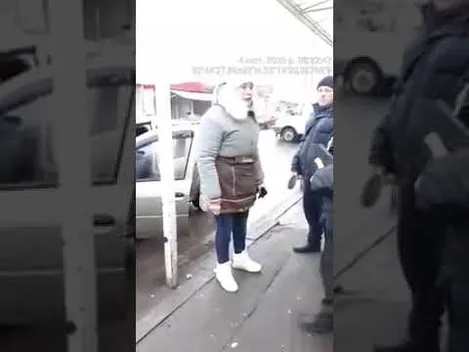 «За що я маю штраф, бл*ть, платити?», – працівниця луцького ринку до муніципалів (відео)