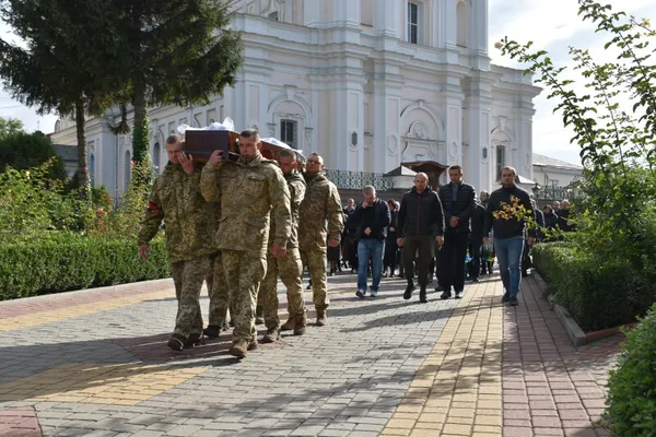 Визволяв Херсонщину: у Луцьку попрощалися із загиблим Віталієм Пшитюком