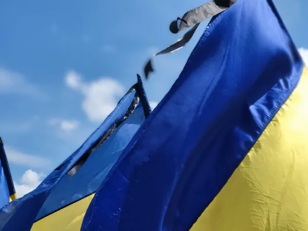Сотні ковельчан стали на коліна перед загиблим Героєм (фото)
