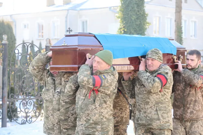У Луцьку пропрощалися з воїнами Андрієм Максименком та Віталієм Куделею