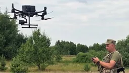 «З неба видно більше»: як прикордонник з Волині охороняє кордон за допомогою дронів (фото)