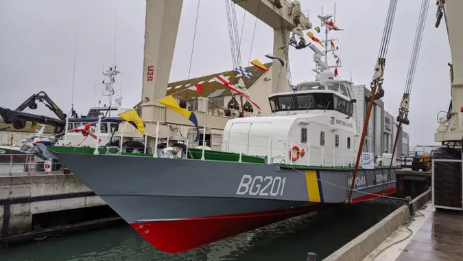У Франції спустили на воду перший катер для охорони морських кордонів України (фото, відео)