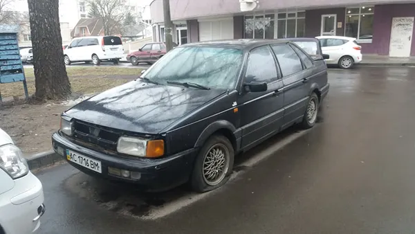 Із центру Луцька зникло «нічийне» авто (фото, оновлено)