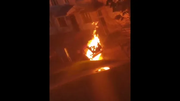 Назвали причину нічного займання автомобіля у Луцьку (відео)