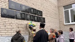 У Нововолинську відкрили меморіальні дошки полеглим випускникам ліцею №5 (фото)