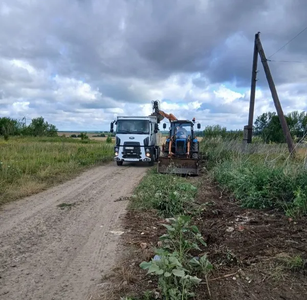 На Волині виявили стихійне сміттєзвалище просто посеред поля (фото)