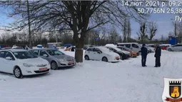 Муніципали оштрафували понад 200 водіїв, які приїхали на луцький авторинок (фото)