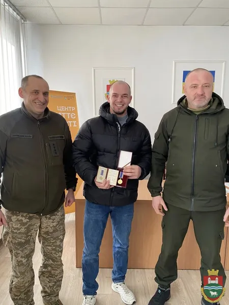 Військового з Волині нагородили медаллю «Захиснику Вітчизни» (фото)