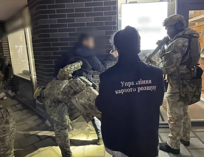 Пістолети «в асортименті»: волинські правоохоронці затримали «збройового барона» (фото)