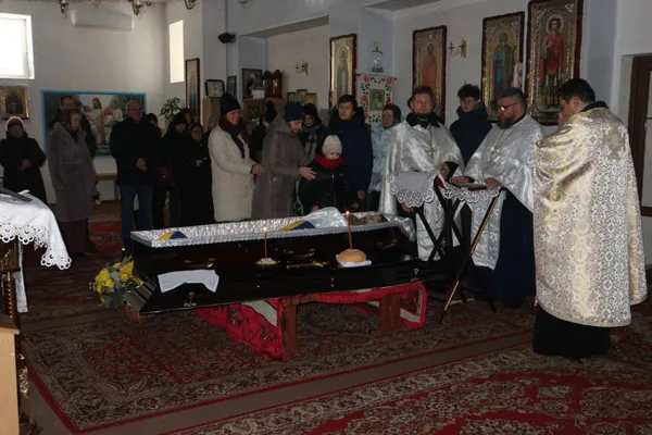 Переїхав з родиною з Криму: на Волині попрощалися з воїном Андрієм Саєнком (фото)