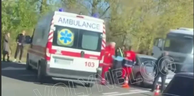 Постраждала жінка: на Волині ДТП за участі вантажівки та двох легкових авто (відео)