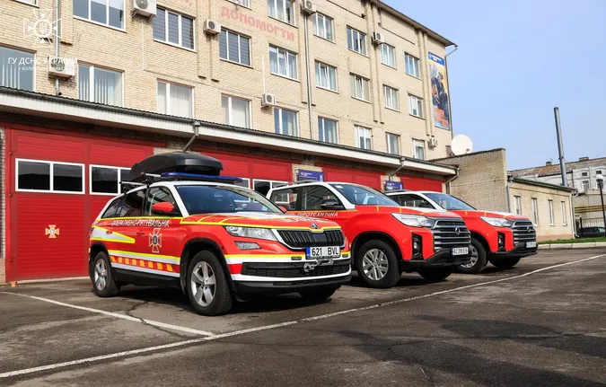 Іноземні колеги «підігнали» кросовери волинським рятувальникам (фото)