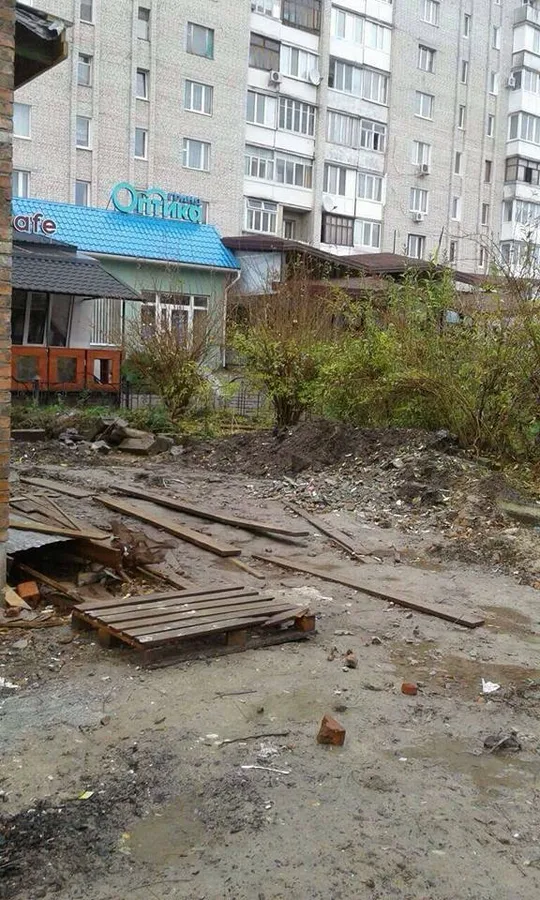 У Луцьку будівельників змусили прибрати сміття (фото)