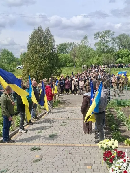 У рідному селі на Волині попрощалися з загиблим на Донеччині воїном Петром Олендром
