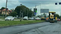 Уже вирівнюють асфальт: коли завершать ремонт найгіршого перехрестя в Луцьку (фото)