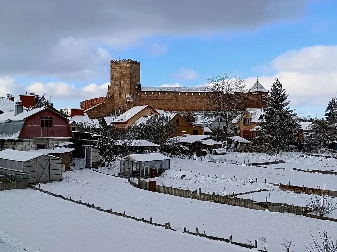 Замок та парк: прогулянка казковим засніженим Луцьком (фото)