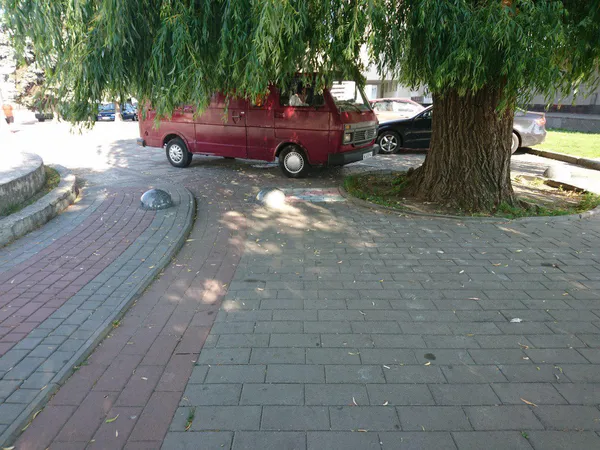 У центрі Луцька встановили обмежувачі руху (ФОТОФАКТ)