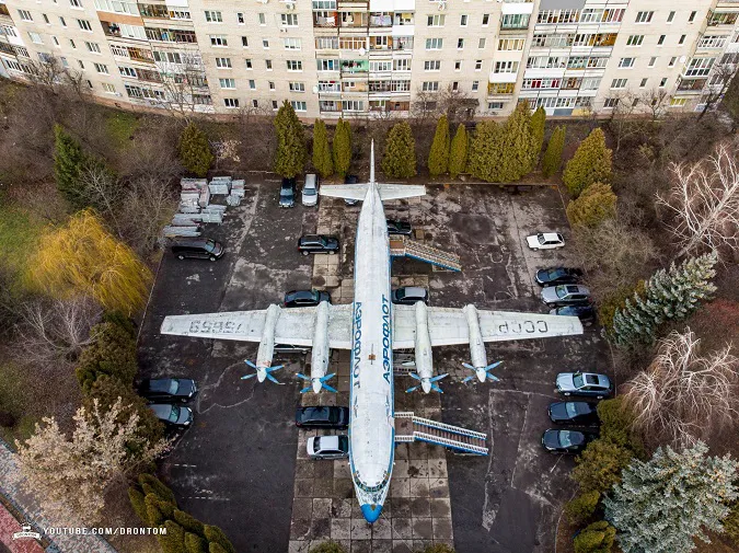 Пасажирський літак посеред спального району – не дивина для лучан (фото)