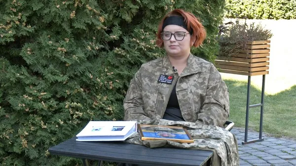 Фотосесія у формі чоловіка: вдова кулеметника з Волині Івана Зелінського поділилася спогадами про коханого (фото)