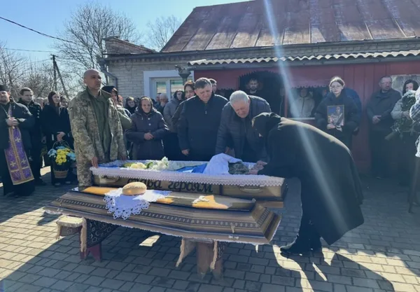 Їхав у відпустку, а повернувся «на щиті»: на Волині попрощалися з воїном Анатолієм Стасюком (фото)
