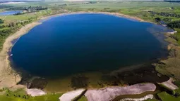 В озері на Волині живе гігантське чудовисько, яке пожирає тварин та затягує людей (фото)