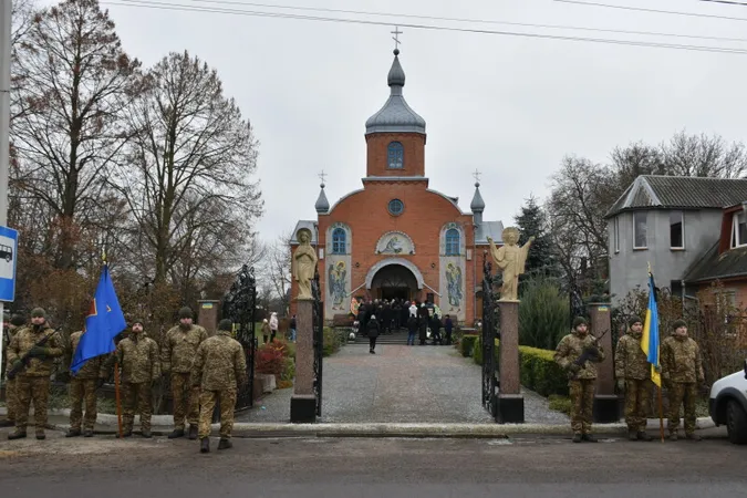 Навіки 22: Луцька громада попрощалася з Романом Завірюхою (фото)