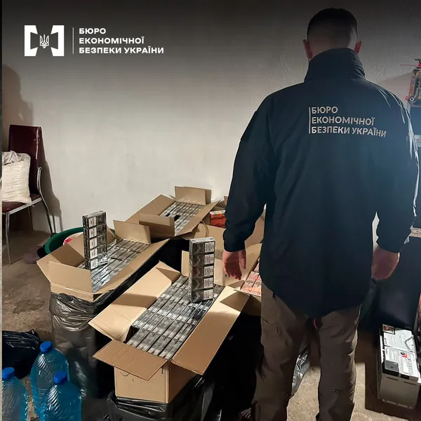 У двох волинянок конфіскували тисячі пачок сигарет та сотні літрів спирту (фото)