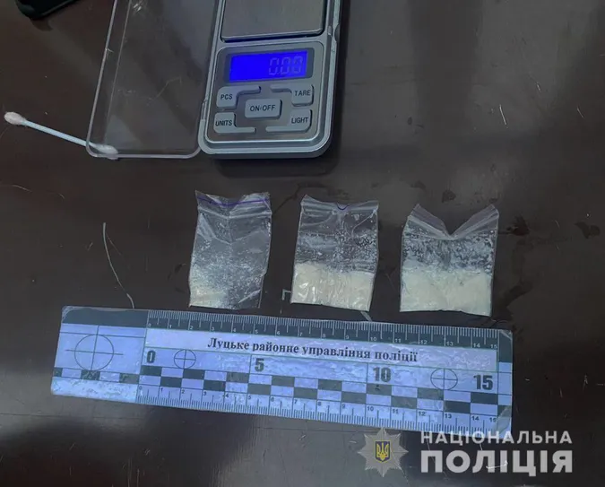 У Луцьку затримали 22-річного «закладника» з психотропами (фото, відео)