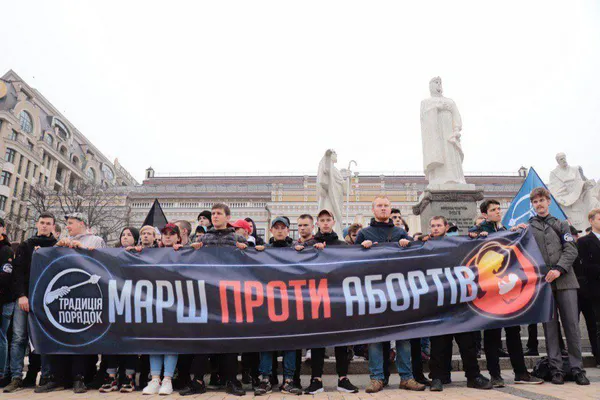 У Києві одночасно пройшли «Марш жінок» та «Марш проти абортів» (фото)