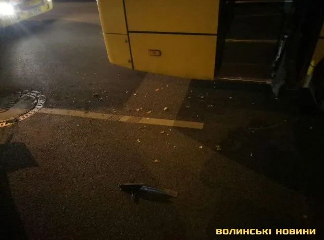 У Луцьку Mercedes влетів у маршрутку (фото)