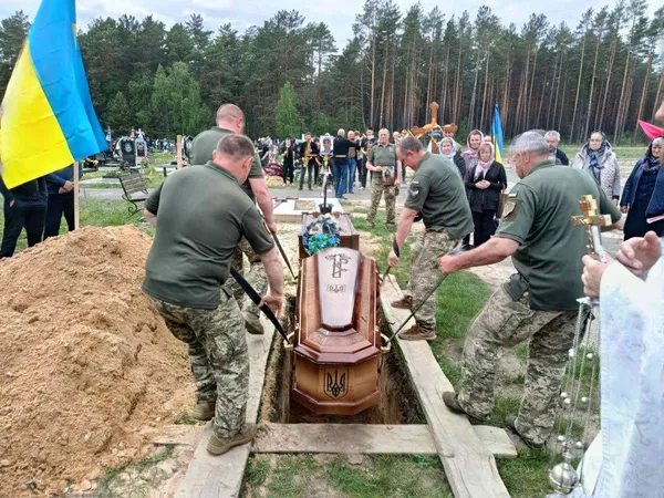 Назавжди 37: на Волині попрощалися з воїном Олегом Дерев'янчуком (фото)